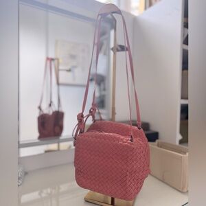 Bottega Veneta Woven Leather Crossbody, shoulder, lady handheld + Lock & Key!